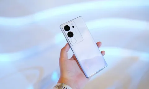 Vua Android giá rẻ lộ diện: Thiết kế đẹp, RAM khủng 12GB, màn to camera xịn đại chiến Galaxy S23