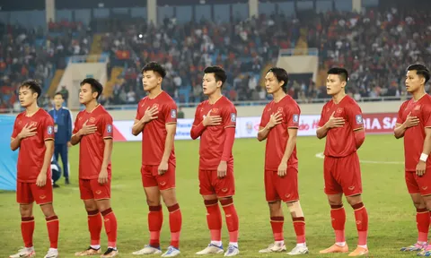 2 tuyển thủ ĐT Việt Nam báo tin kém vui đến cả NHM và HLV Troussier