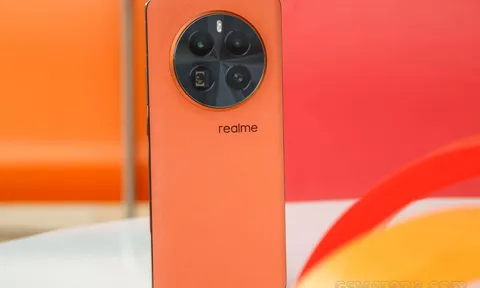 Đập hộp Realme GT5 Pro: Thiết kế da thuần chay sang, xịn, mịn, hiệu năng khủng đe nẹt Galaxy S23 Ultra