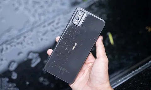 Nokia C32 chốt giá cực rẻ cuối tháng 12, chỉ từ 2.8 triệu vẫn có mặt lưng kính xịn sò như điện thoại iPhone