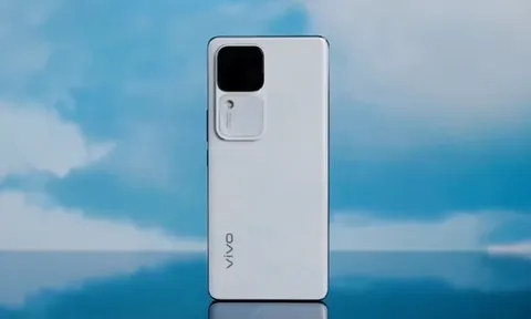 Vivo V30 giá rẻ lộ diện: Màn hình xịn chẳng kém Galaxy S23 Ultra, camera 50MP cao cấp
