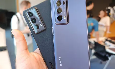 Honor Magic V2 RSR Porsche Design ra mắt: Thiết kế thể thao phóng khoáng ‘đe nẹt’ Galaxy Z Fold5