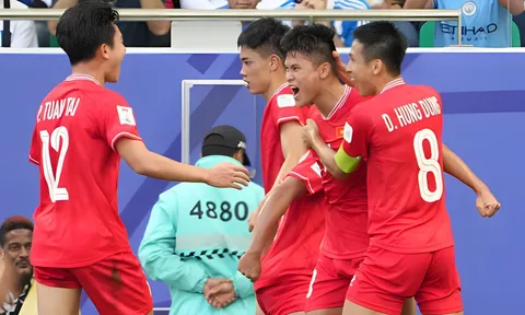 Video bàn thắng Việt Nam 2-4 Nhật Bản: Mãn nhãn siêu phẩm