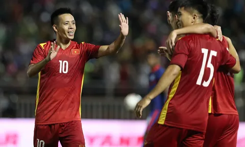 Văn Quyết lại tỏa sáng