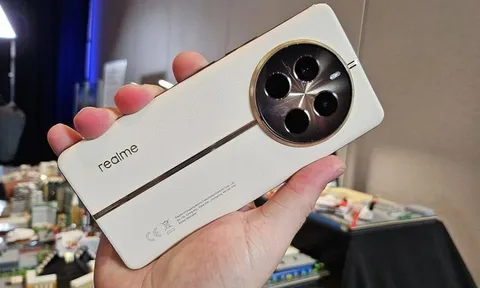 Đối thủ tầm trung của Galaxy S23 lộ diện, mặt lưng bằng da cao cấp, màn hình lớn ngang ngửa iPhone 15 Pro Max