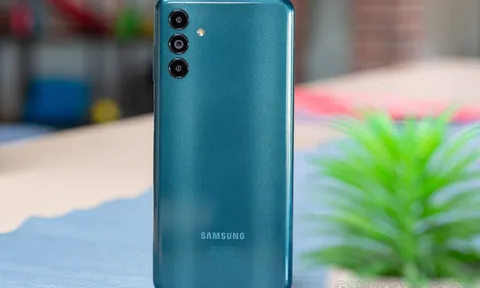 Cầm dưới 3 triệu rinh ngay Galaxy A04s, điện thoại Samsung giá rẻ màn to cam xịn pin trâu như Galaxy S24