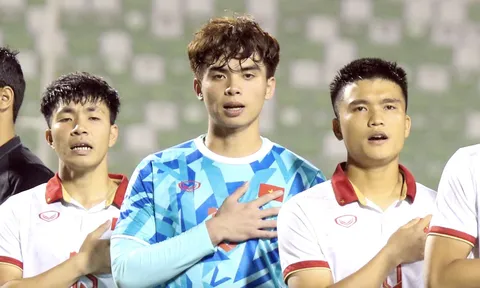 Thủ môn U23 Việt Nam mắc sai lầm ngớ ngẩn