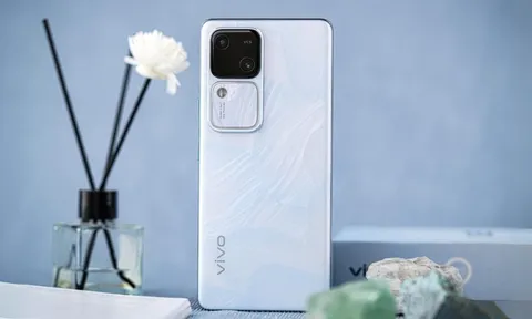 Vivo V30 Pro lộ diện: Thiết kế camera độc đáo, màn hình lớn ngang Galaxy S24 Ultra