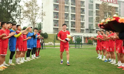 Hoàng Đức có động thái lạ với Quả bóng Vàng