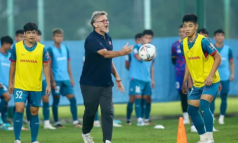 HLV Troussier loại 2 cầu thủ khỏi danh sách U23 Việt Nam
