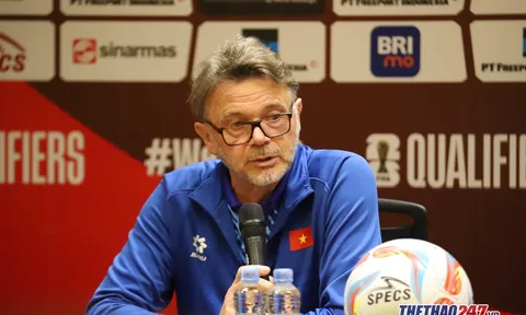 HLV Troussier bất ngờ nói về việc sa thải trước ngày đấu Indonesia