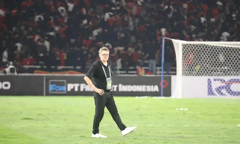 CĐV Indonesia giễu cợt HLV Troussier: 'Để ông ấy làm 10 năm nữa nhé'