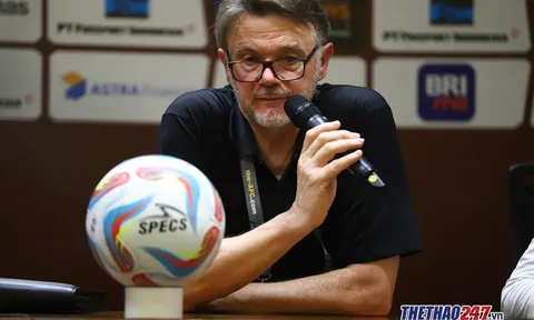 HLV Troussier: 'ĐT Việt Nam đá với Indonesia như...."