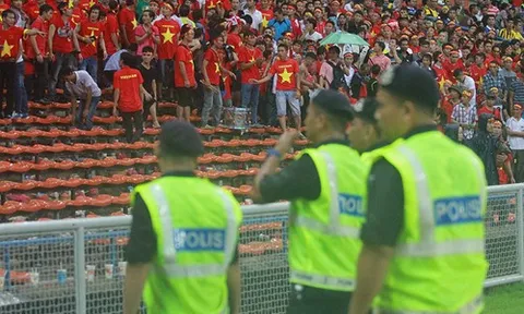 CĐV Việt Nam bị đe dọa tại Indonesia