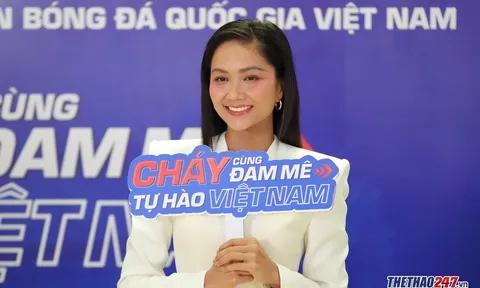 Hoa hậu H'Hen Niê 'tiếp lửa' cầu thủ Việt Nam