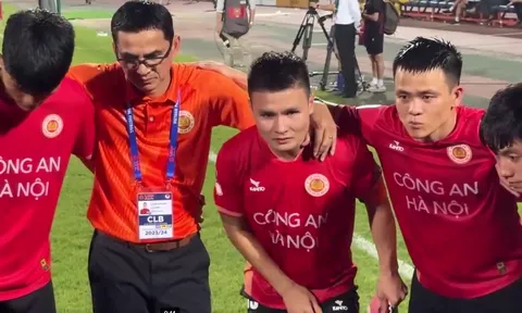 Quang Hải họp toàn đội CAHN, thông báo việc quan trọng