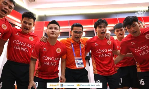 Hình ảnh chưa từng công bố về Quang Hải tại CAHN