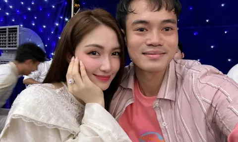 Hòa Minzy nói lời xúc động, Văn Toàn phản ứng 'cười ra nước mắt'