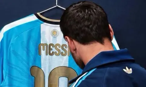 Chiếc áo ngày chia tay ĐT Argentina của Messi có gì đặc biệt?