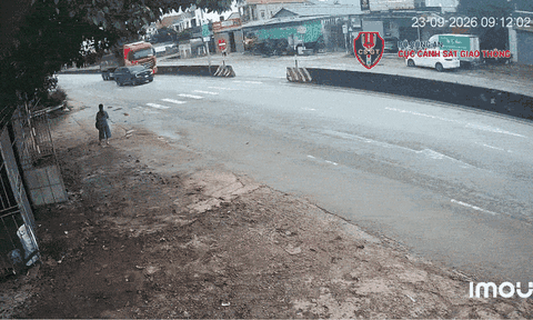 Xe bán tải tạt đầu ô tô đầu kéo lãnh hậu quả đắng: Bỏ ngay tư duy "đã xi nhan là được quyền rẽ"