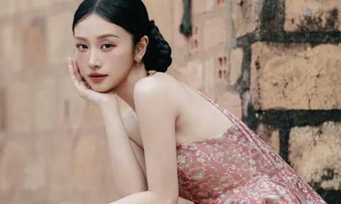 "Hot girl trà sữa" nổi tiếng một thời giờ ra sao? Tuổi 31 mặc gợi cảm, khoe vòng eo "hai gang tay", được đề cử đẹp nhất thế giới