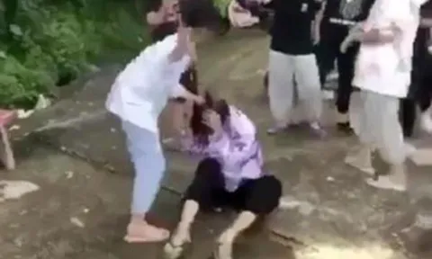 Đình chỉ học 1 tuần nhóm học sinh đánh hội đồng bạn ở Thanh Hóa