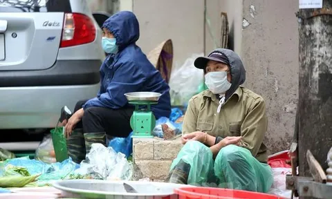 Người Hà Nội vất vả mưu sinh trong giá lạnh đầu đông