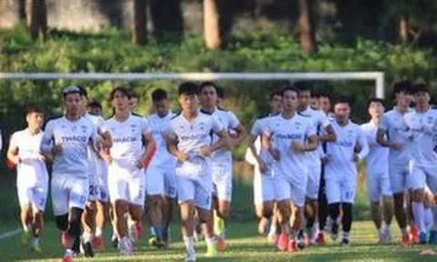 Vắng Công Phượng, thiếu Kiatisuk, HAGL hội quân với HLV vừa bị loại khỏi giải quốc gia