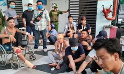 Mâu thuẫn đám cưới, hai nhóm hỗn chiến kinh hoàng