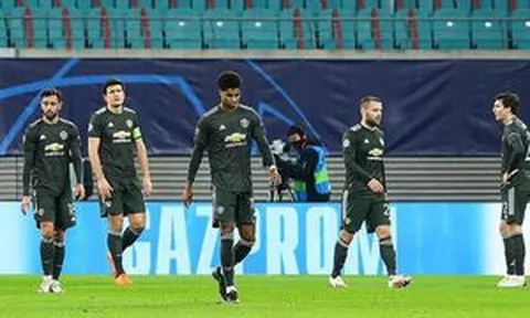 Hàng thủ tệ hại khiến M.U chính thức bị loại khỏi Champions League
