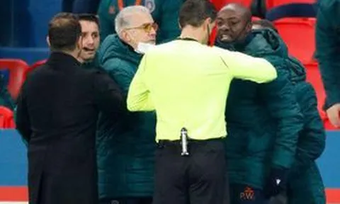 Sốc: “Nghỉ chơi” để phản đối trọng tài phân biệt chủng tộc tại Champions League