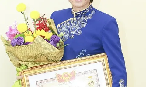 "Có ghét Hoài Linh cũng không thể tuỳ tiện tước danh hiệu NSƯT được"