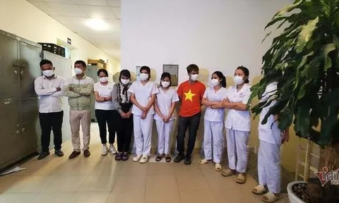 Điều tra nhóm đối tượng bán giấy xét nghiệm Covid-19 giả cho khán giả vào sân Mỹ Đình