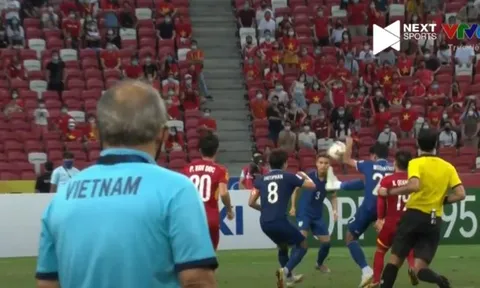 Trọng tài Qatar 'cướp trắng' penalty của tuyển Việt Nam