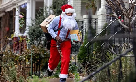 Những 'ông già Noel' đem không khí Giáng sinh tới khắp thế giới