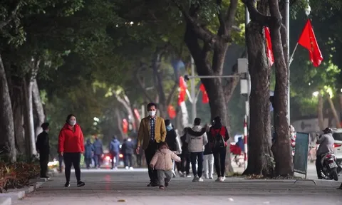 Hà Nội: Những con phố vắng lặng trong đêm giao thừa