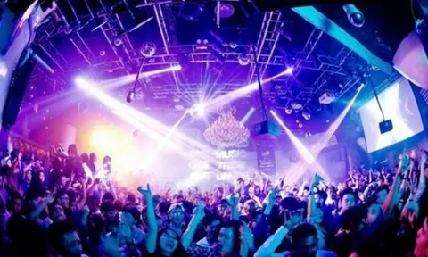 TP HCM cho phép mở lại quán bar, karaoke từ ngày 10/1