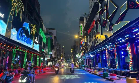 TP HCM cho vũ trường mở cửa: Quán bar phố Tây Bùi Viện 'lên nhạc' tấp nập ngày trở lại