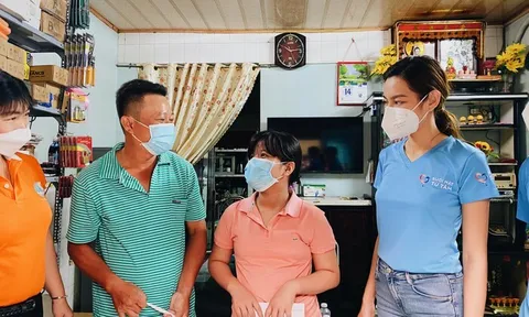 Thùy Tiên giản dị đi làm từ thiện, có hành động đẹp khiến cư dân mạng không khỏi xuýt xoa