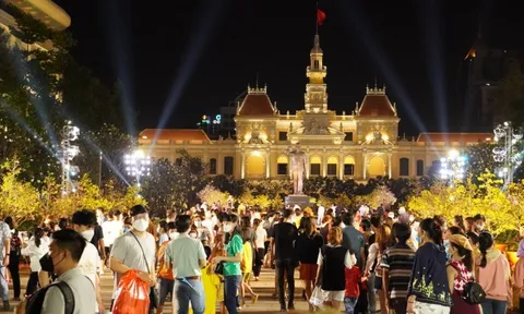 Tp.HCM: Tràn ngập sắc Xuân tại đường hoa Nguyễn Huệ Tết Nhâm Dần 2022