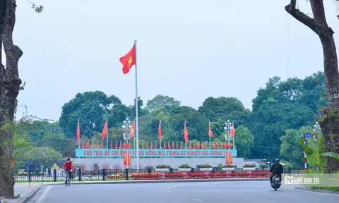 Phố phường Hà Nội yên bình mùng 1 Tết
