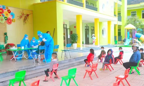 Hà Tĩnh: Nhiều học sinh F0, huyện Kỳ Anh test nhanh gần 5.000 người