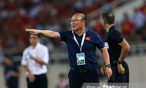 Việt Nam và Thái Lan ở World Cup: Bị cà khịa 'lái xe buýt' nhưng ông Park hay hơn Kiatisuk