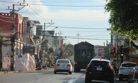 Xe chở cát “lộng hành” trên quốc lộ: Doanh nghiệp thừa nhận sai