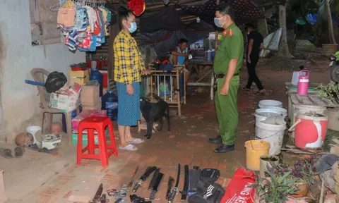 Vĩnh Long: Kiểm tra phòng trọ, phát hiện 4 cây súng và hung khí