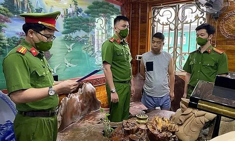 Phê chuẩn khởi tố "đại gia" Tùng "vâu" thích đeo vàng