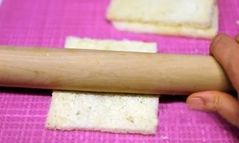 Món ngon cuối tuần: Cách làm sushi bánh mì cực ngon, cực tiện lợi
