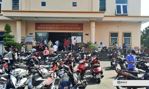 Công an Tp.HCM đưa giải pháp để tránh việc người dân tập trung đông làm CCCD