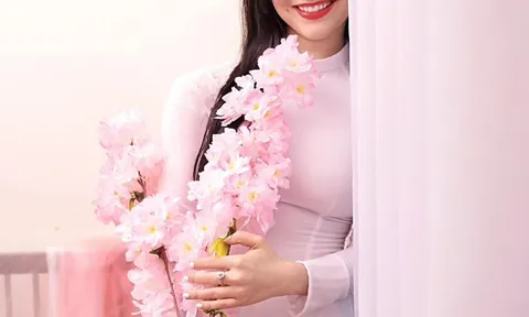 Nữ diễn viên phim "Bão ngầm" khoe ảnh đẹp dịu dàng bên tà áo dài