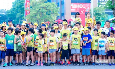 Hà Nội: Trẻ em hào hứng tham gia giải chạy chào mừng 1/6